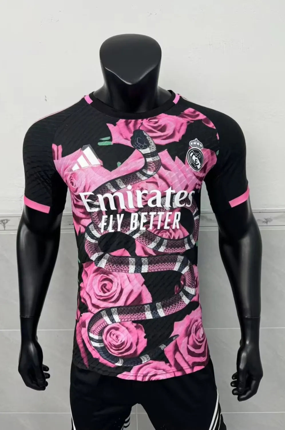Real Madrid 2025-2026 Pink Special Edition Player Version Training Shirt – Rose Snake